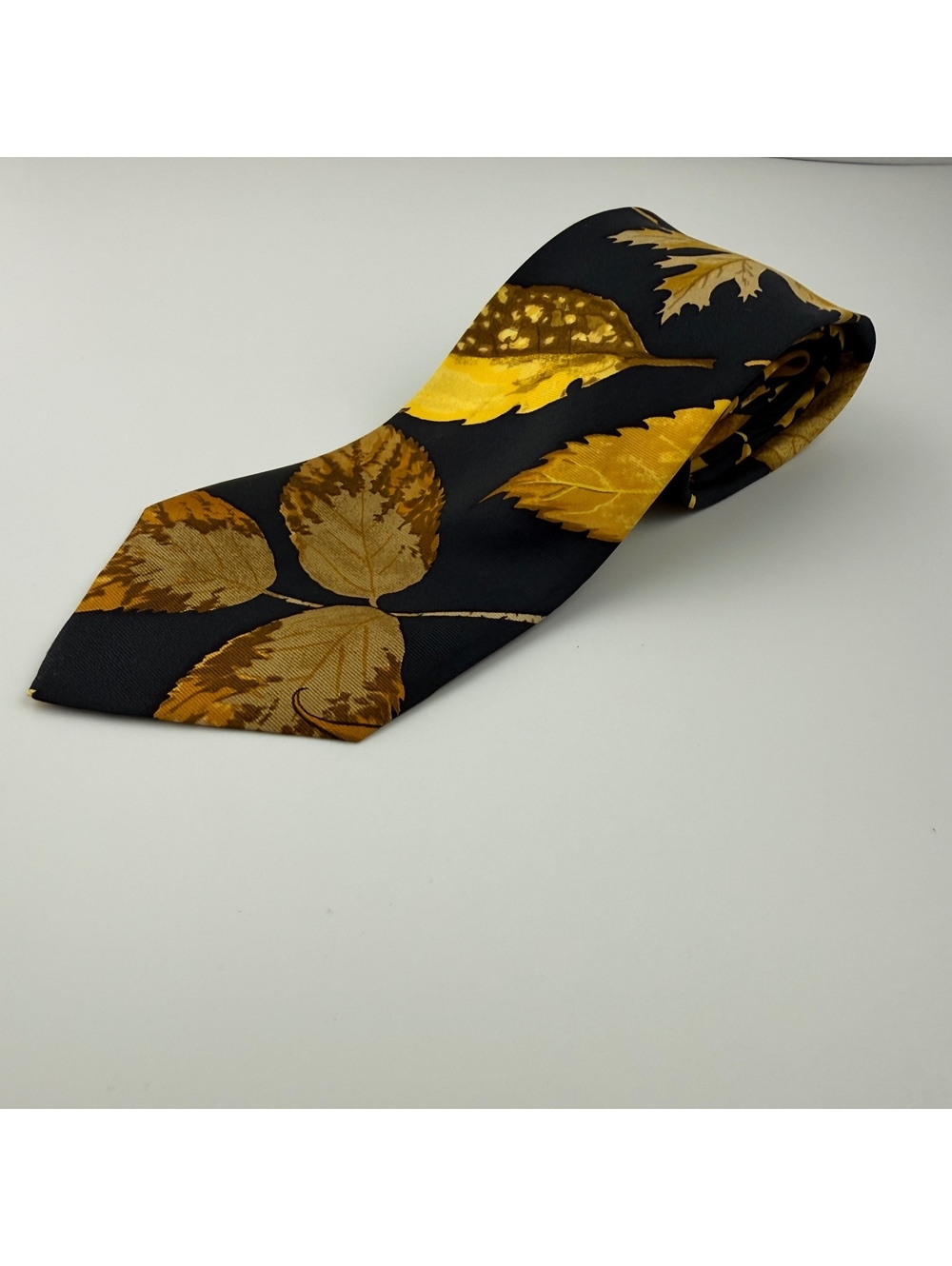 Hermes Paris 100% Silk Tie with Autumn Leaves Pattern-1990's Vintage - Picture 3 of 8
